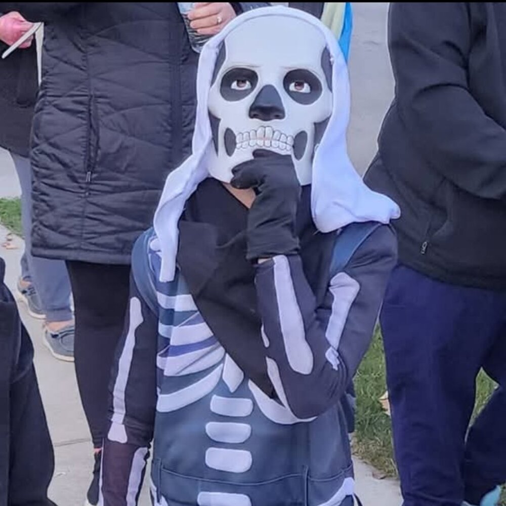 Skull trooper costume size medium youth